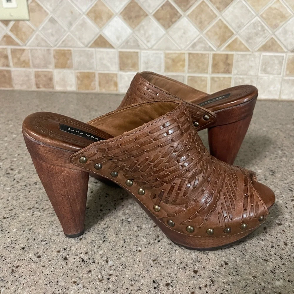 Zara Women’s Peep Hole Brown Leather Wooden Heel Size 37 - Picture 6 of 12